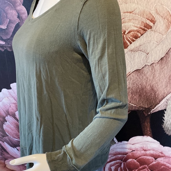 Green Long Sleeve - Picture 3 of 4